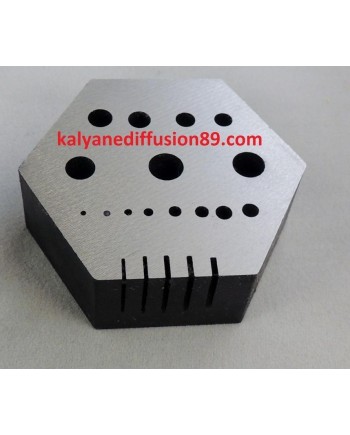 AUGUSTA 144 - Tas en acier avec 15 trous pour river et déchasser